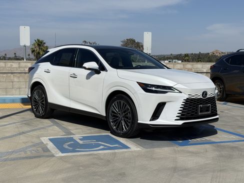 New 2026 Lexus RX 450h AWD image 2