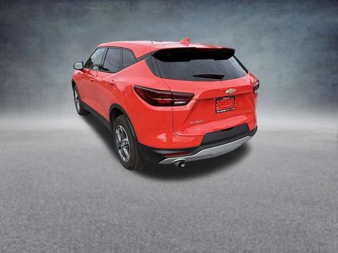 Used 2025 Chevrolet Blazer LT AWD/4WD image 3