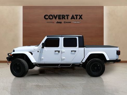 Used 2024 Jeep Gladiator Sport AWD/4WD image 2