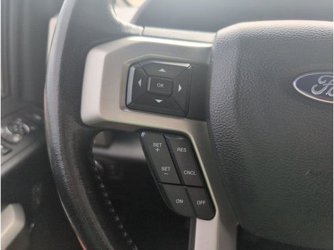 Used 2021 Ford F250 Lariat w/ Chrome Package image 28