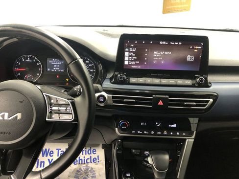 Used 2023 Kia Seltos S w/ Navigation Package image 18