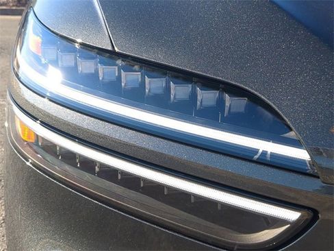 New 2026 Genesis GV70 2.5T Advanced image 9