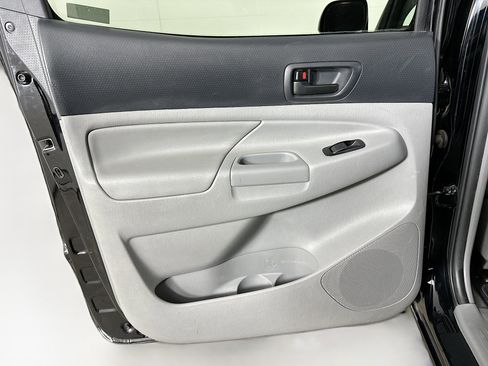 Used 2013 Toyota Tacoma PreRunner image 24