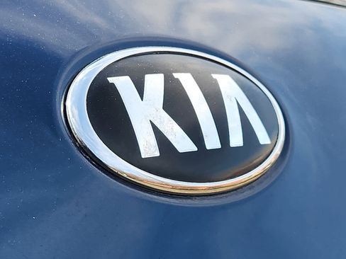 Used 2018 Kia Niro LX image 26