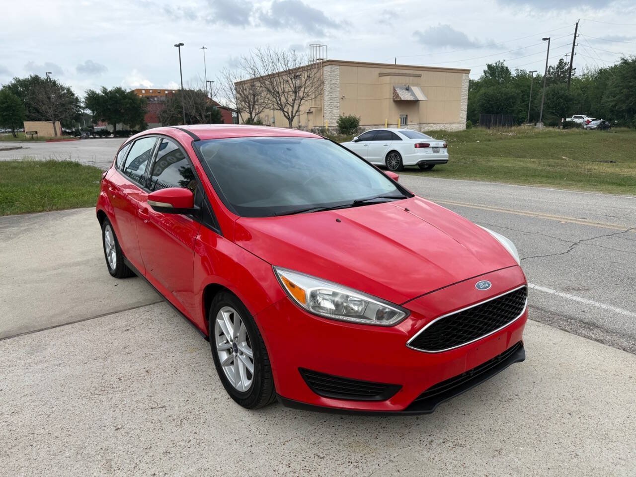 Used 2017 Ford Focus SE FWD image 4