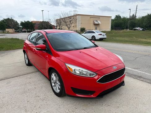 Used 2017 Ford Focus SE FWD image 4