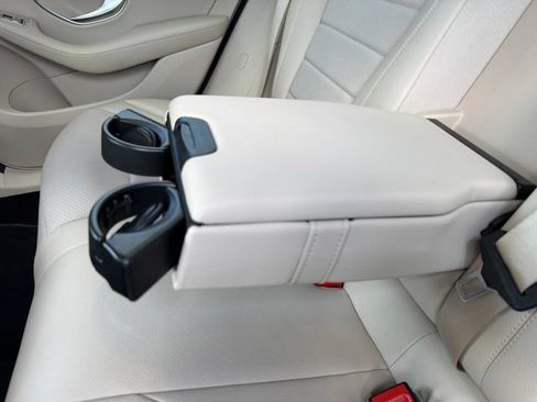 Used 2022 Mercedes-Benz GLC 300 4MATIC image 29