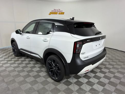 New 2026 Nissan Kicks SR w/ SR Premium Package FWD image 3