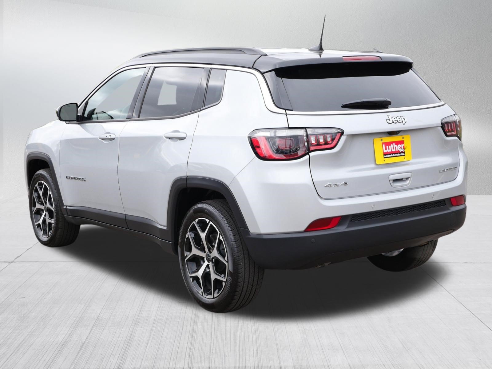 Used 2025 Jeep Compass Limited AWD/4WD image 5