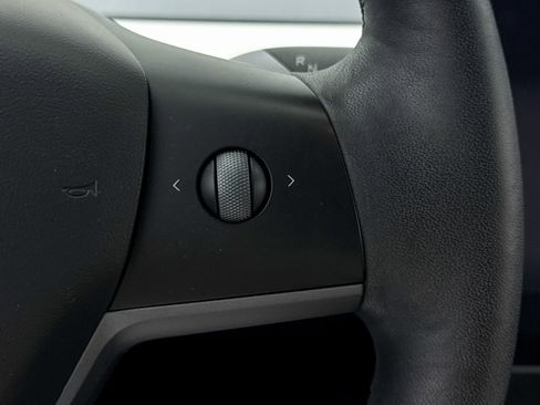 Used 2022 Tesla Model Y Performance image 20