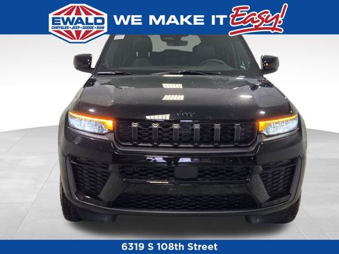 New 2026 Jeep Grand Cherokee Altitude image 18