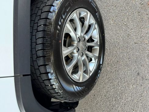 Used 2019 Jeep Cherokee Latitude Plus FWD image 29