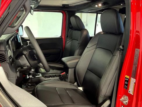 New 2025 Jeep Gladiator Sport image 24