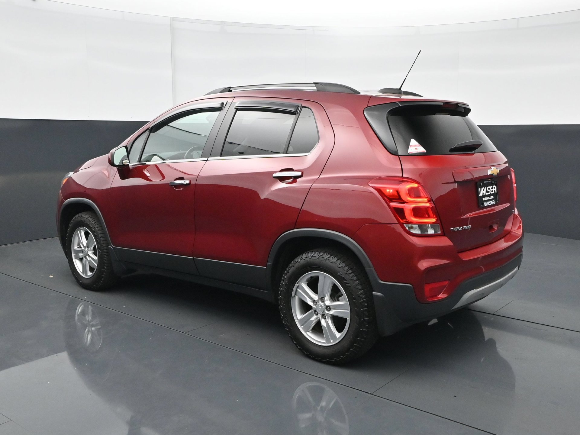 Used 2019 Chevrolet Trax LT w/ Sun & Sound Package AWD/4WD image 3