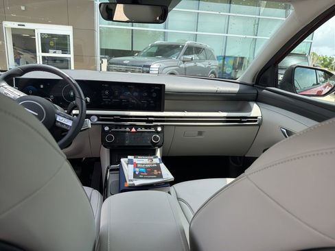 Certified 2025 Hyundai Tucson Limited image 10