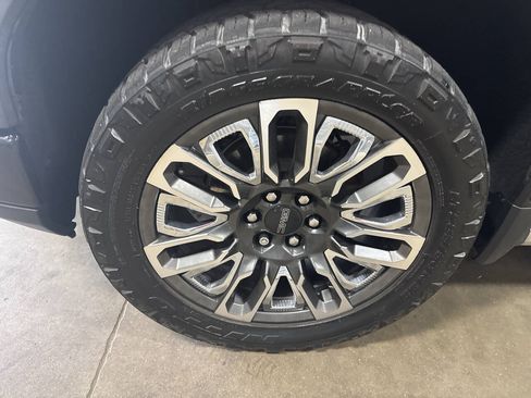 Used 2023 GMC Sierra 1500 Denali Ultimate AWD/4WD image 7