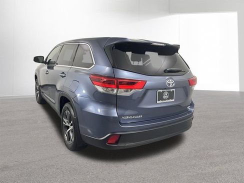 Used 2019 Toyota Highlander LE AWD/4WD image 30