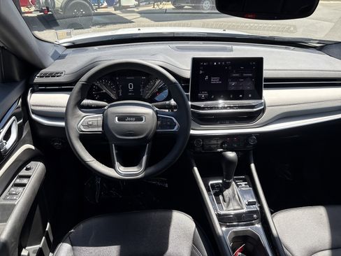 Used 2026 Jeep Compass Limited image 18