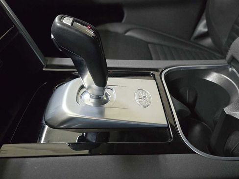 Used 2023 Land Rover Discovery Sport SE image 30