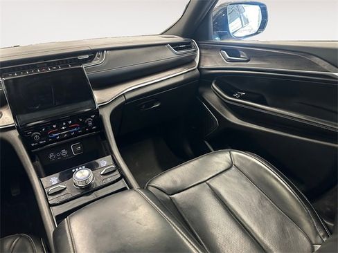 Used 2023 Jeep Grand Cherokee L Overland image 11
