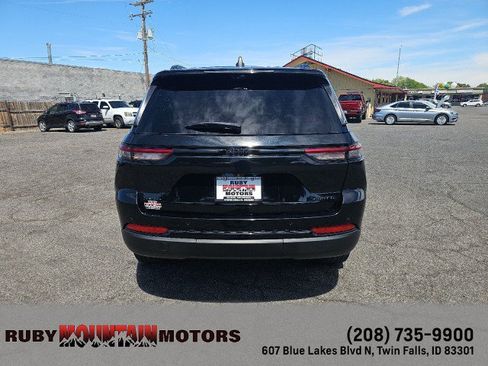 Used 2023 Jeep Grand Cherokee Limited w/ Luxury Tech Group II AWD/4WD image 6