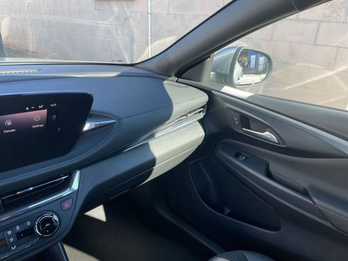 Used 2025 Buick Envista Preferred image 33