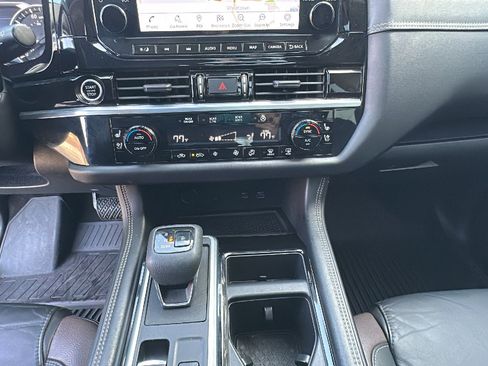 Certified 2022 Nissan Pathfinder Platinum w/ Cargo Package image 22