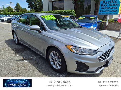 Used 2020 Ford Fusion SE image 1