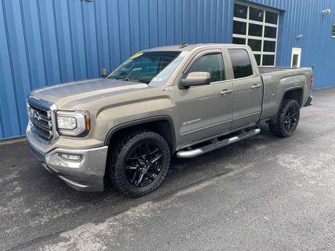 Used 2017 GMC Sierra 1500 SLE w/ SLE Value Package AWD/4WD image 2