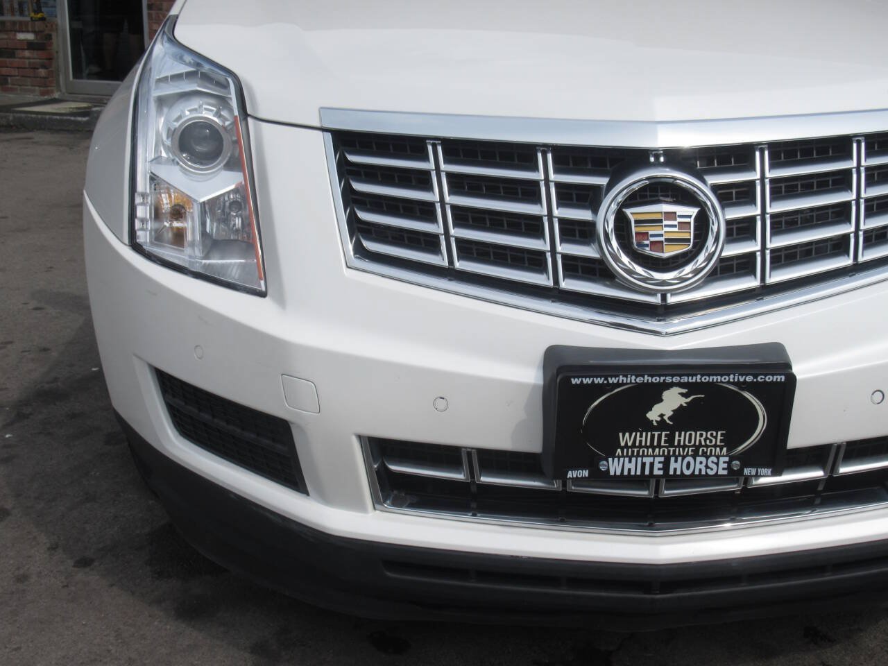 Used 2014 Cadillac SRX Luxury AWD/4WD image 3