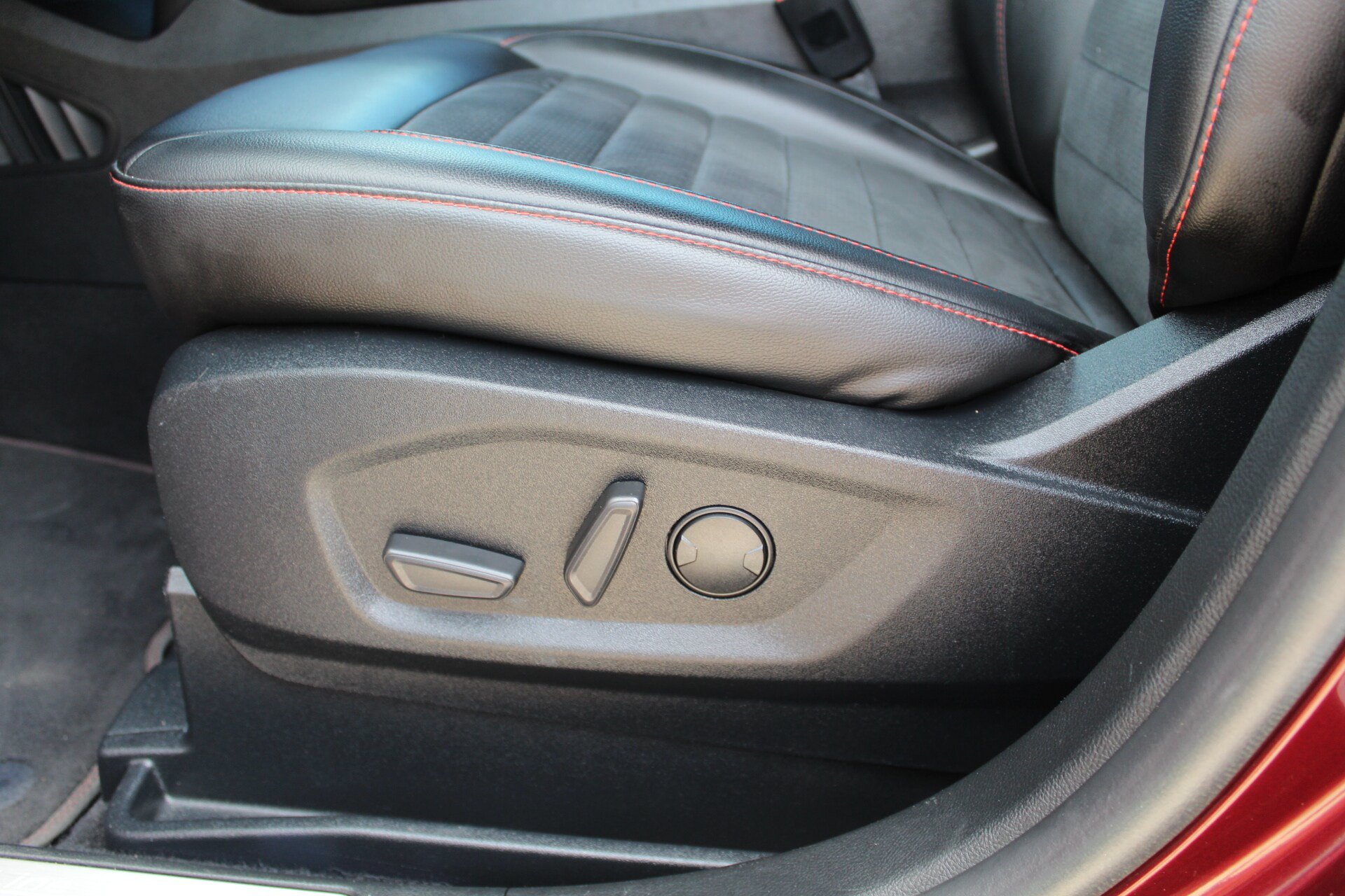 Used 2021 Ford Edge ST-Line FWD image 31