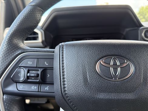 Certified 2025 Toyota 4Runner SR5 AWD/4WD image 10