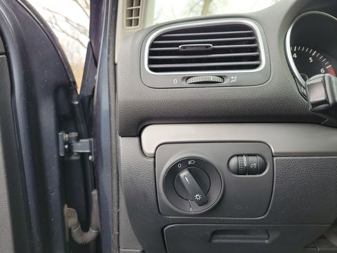 Used 2013 Volkswagen Golf 4-Door image 20