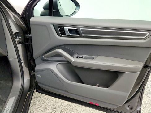 Used 2019 Porsche Cayenne S w/ Premium Plus Package AWD/4WD image 26