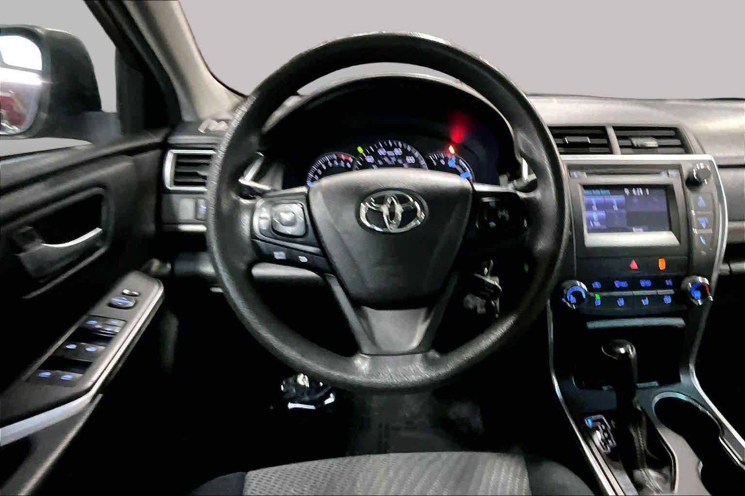 Used 2015 Toyota Camry LE FWD image 6