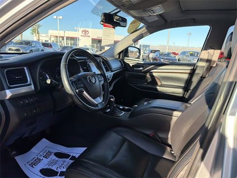 Used 2014 Toyota Highlander Limited image 26