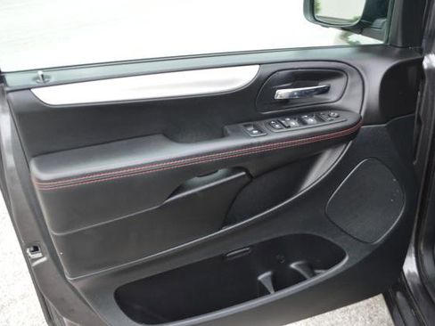 Used 2018 Dodge Grand Caravan GT FWD image 11