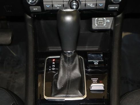 Used 2023 Jeep Compass Limited image 28