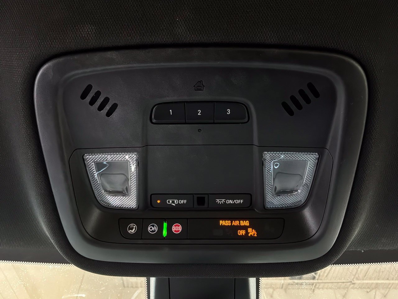 Used 2023 Chevrolet Traverse LT FWD image 18