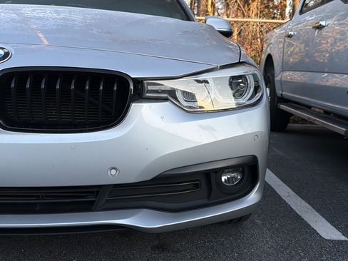 Used 2018 BMW 320i Sedan image 12