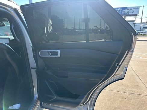 Used 2020 Ford Explorer Limited RWD image 18