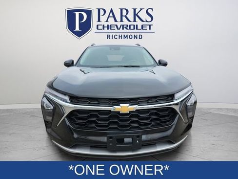 Certified 2025 Chevrolet Trax LT w/ LT Convenience Package image 2