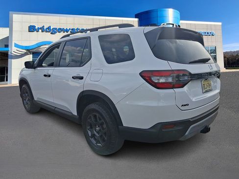 Used 2024 Honda Pilot TrailSport image 4