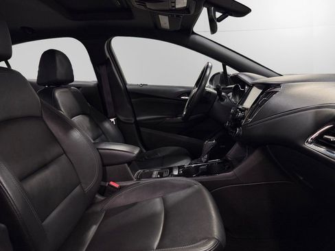 Used 2017 Chevrolet Cruze Premier FWD image 13