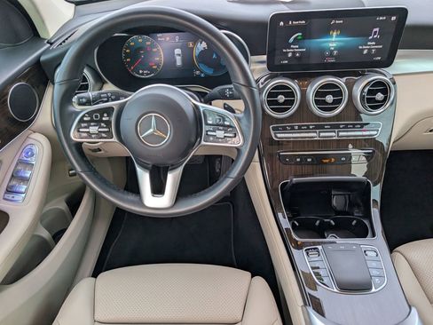 Used 2022 Mercedes-Benz GLC 300 w/ Premium Package Lite image 9