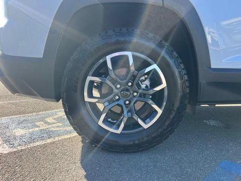 Used 2026 Chevrolet Equinox ACTIV w/ Convenience Package III AWD/4WD image 6