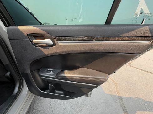 Used 2018 Chrysler 300 Limited AWD/4WD image 16