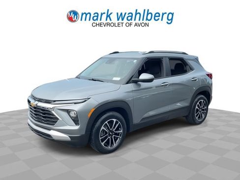 Used 2024 Chevrolet TrailBlazer LT w/ LT Cold Weather Package FWD image 4