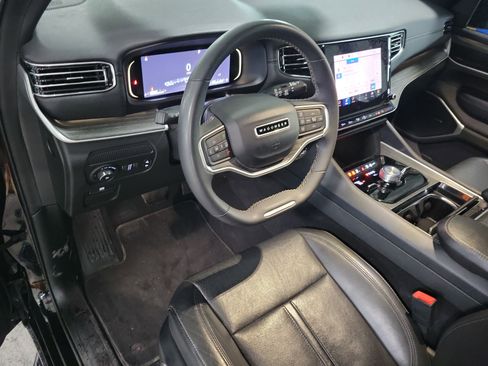 Used 2024 Jeep Wagoneer Series III AWD/4WD image 3