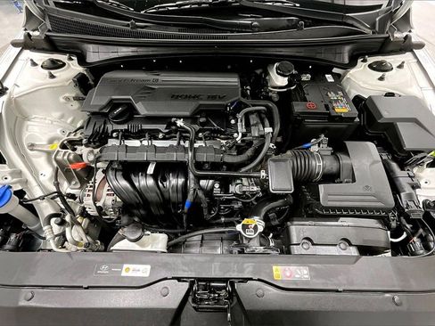 Used 2024 Hyundai Elantra SEL image 9